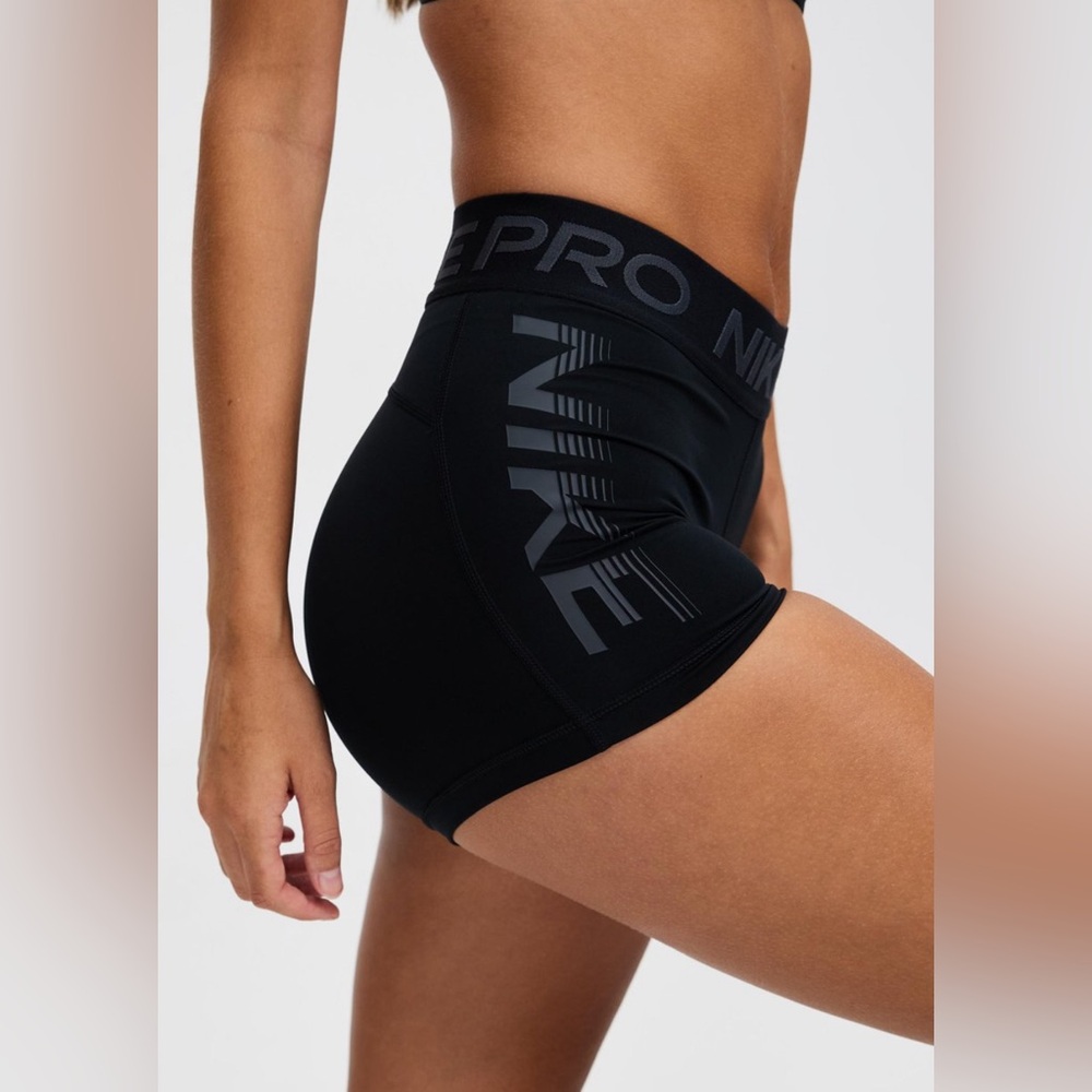 🆕 🖤Nike Pro Mid-Rise 3" Graphic Shorts Black Sz Large
